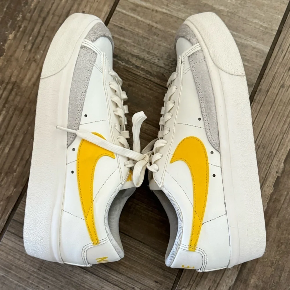 Nike Women’s Blazer Low Platform Sneaker size 8.5